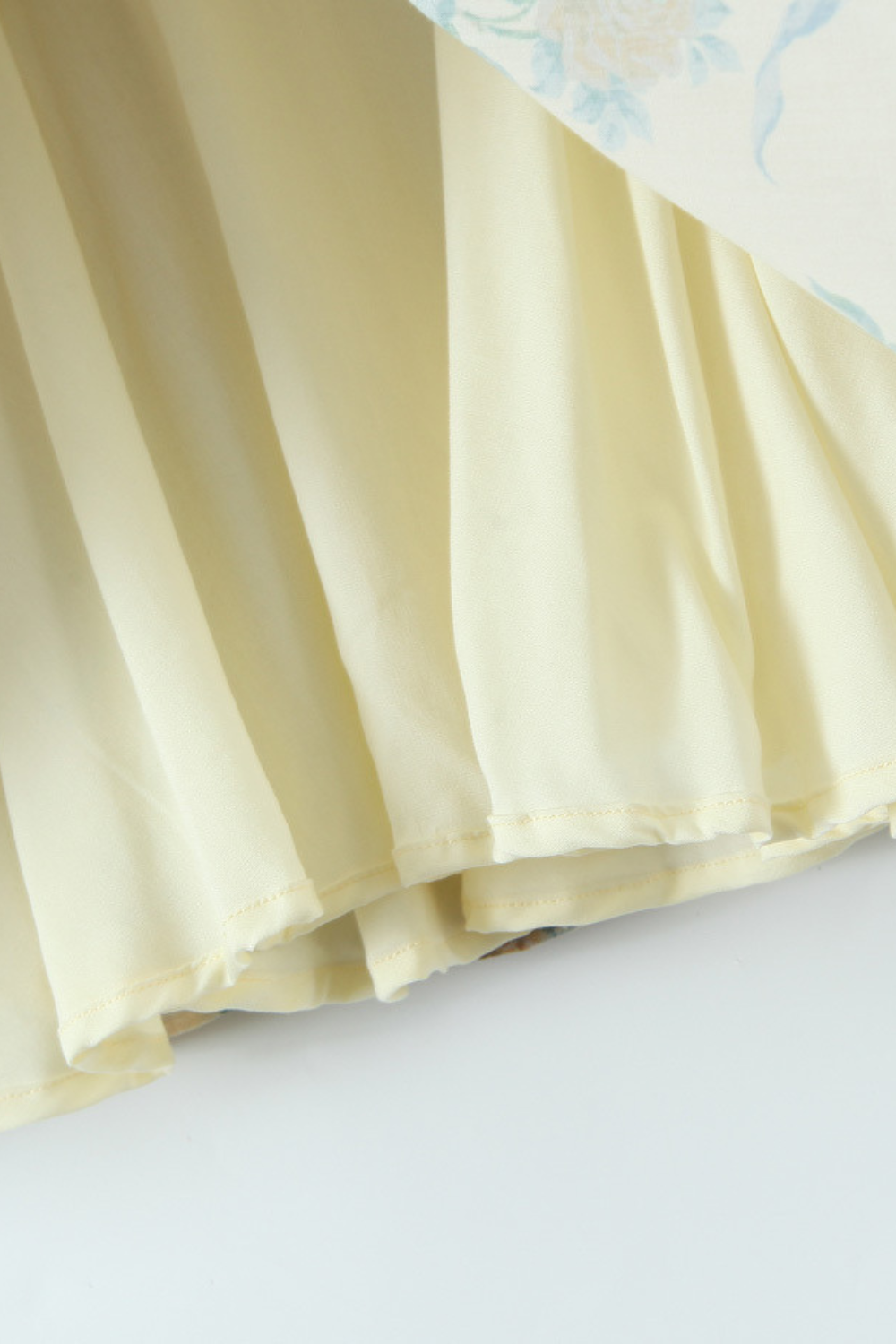 Robe courte perlée