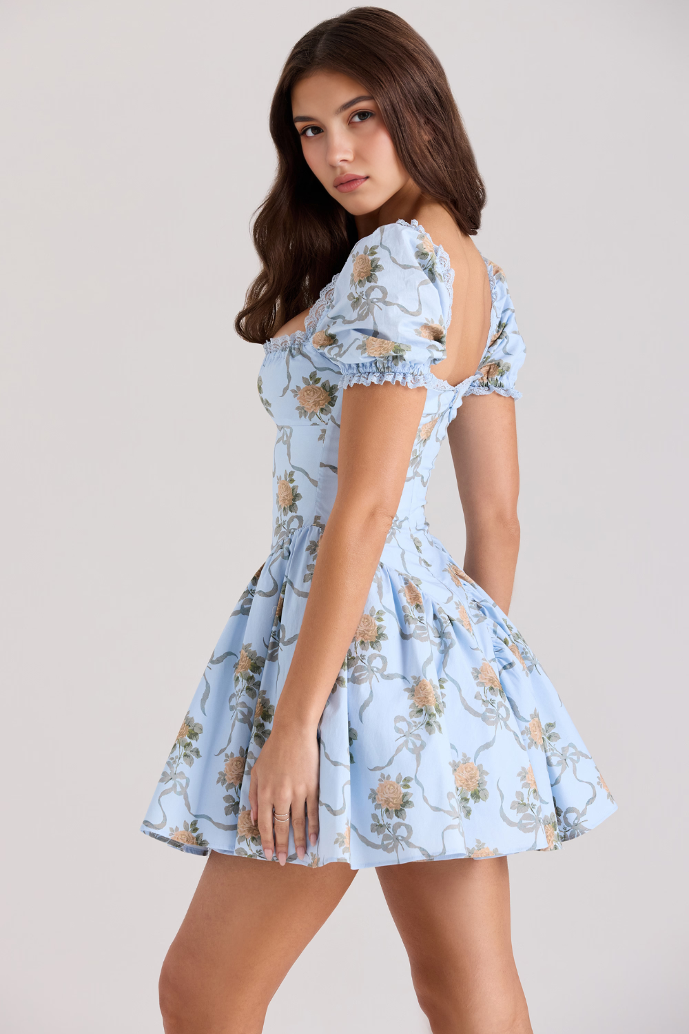 Robe courte perlée